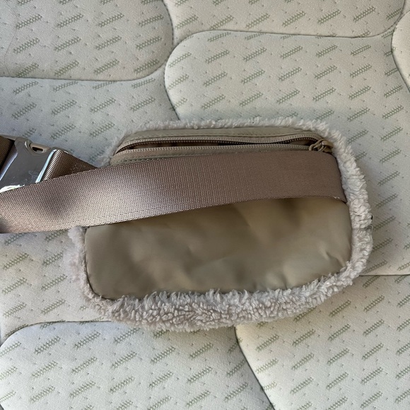 LULULEMON BELT BAG - Picture 3 of 5